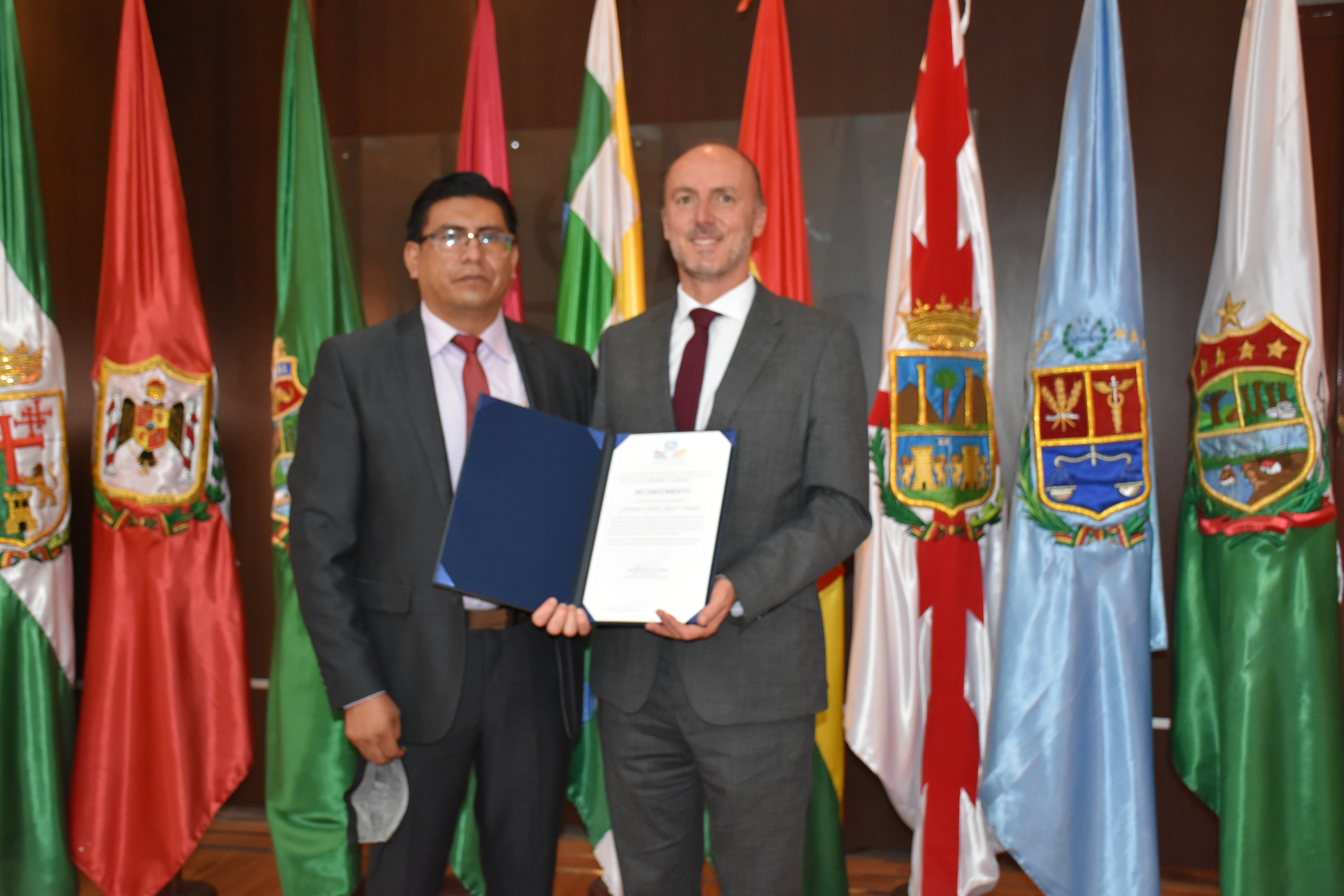 EMBAJADOR DE ESPAÑA JUNTO A PERSONEROS DE LA AECID SOSTIENE REUNIÓN DE COORDINACIÓN EN LA EJE