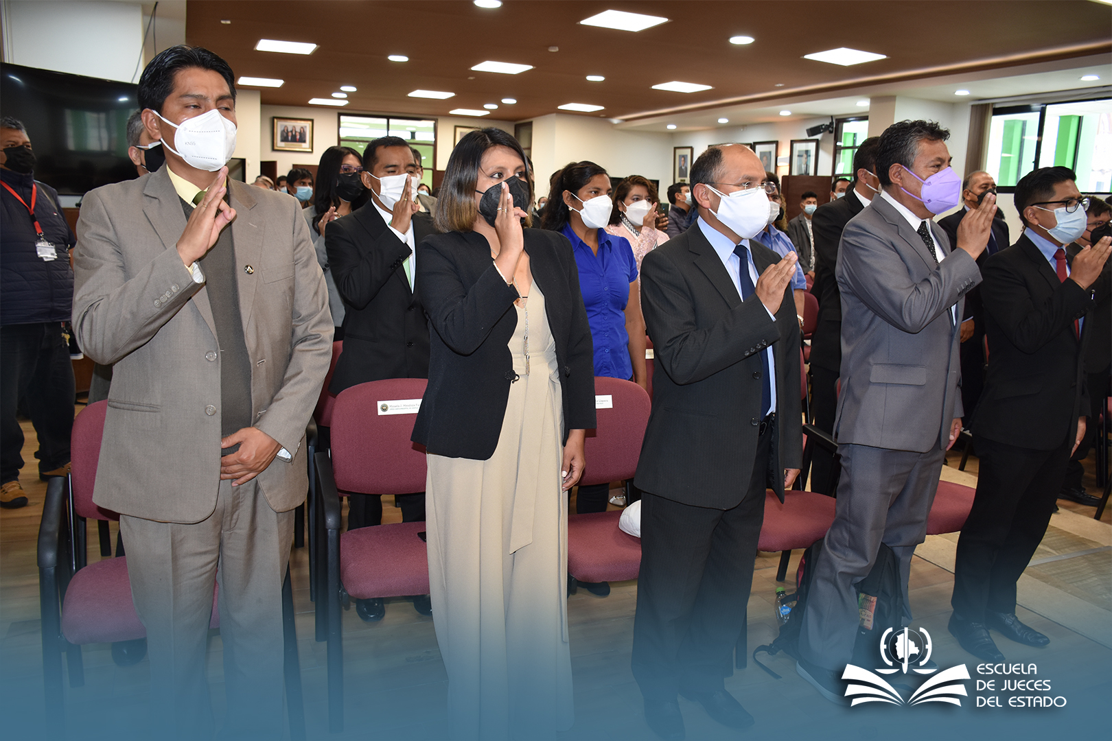 AGROAMBIENTAL POSESIONA A VEINTINUEVE JUECES DE CARRERA 