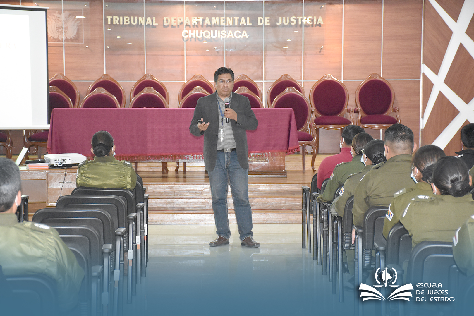 EFECTIVOS POLICIALES FUERON CAPACITADOS SOBRE LA LEY DEL ÓRGANO JUDICIAL Y RELACIONES HUMANAS