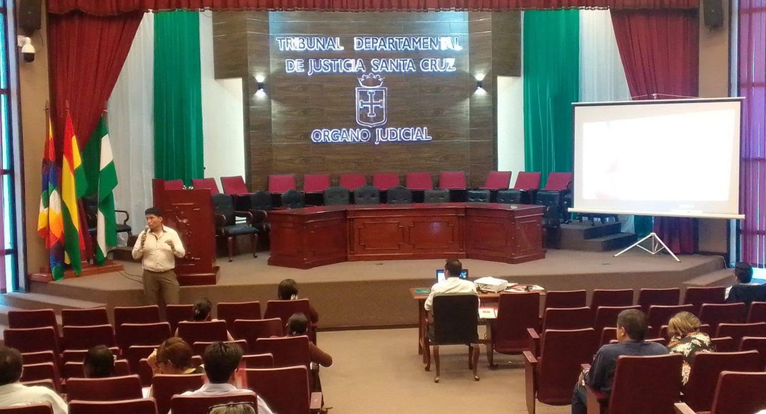 EJE  LLEVA ADELANTE LA FASE PRESENCIAL DEL CURSO “CAUSALES DE NULIDAD DE LAS RESOLUCIONES JUDICIALES RECURRIDAS EN CASACIÓN EN MATERIA AGRARIA”.