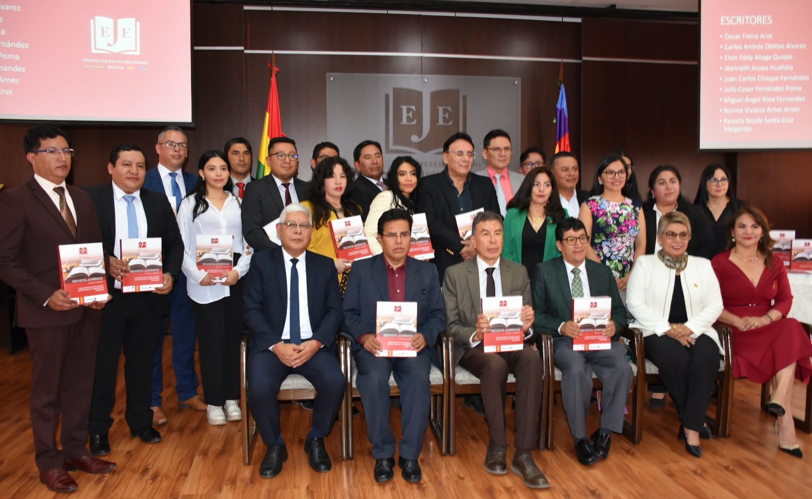  CON 56 ARTÍCULOS , LA EJE PRESENTO LA REVISTA JURIDICA VOLUMEN 1- NÚMERO 4 “PUBLICACIÓN DE ARTÍCULOS DE INVESTIGACION Y COMENTARIOS JURIDICOS.